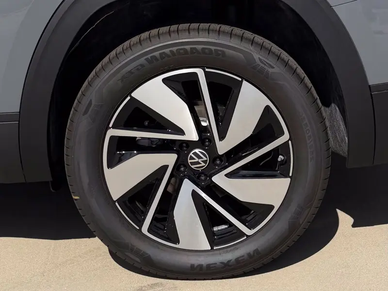 2026 Volkswagen Atlas 2.0T SE w/Technology FWD, dealer photo of this configuration