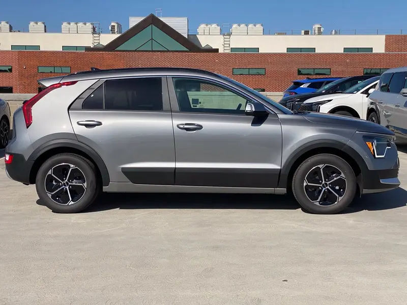 2026 Kia Niro Hybrid EX FWD, dealer photo of this configuration