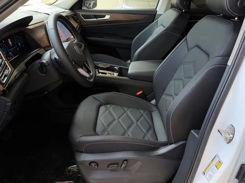 2026 Volkswagen Atlas 2.0T SE w/Technology FWD, dealer photo of this configuration