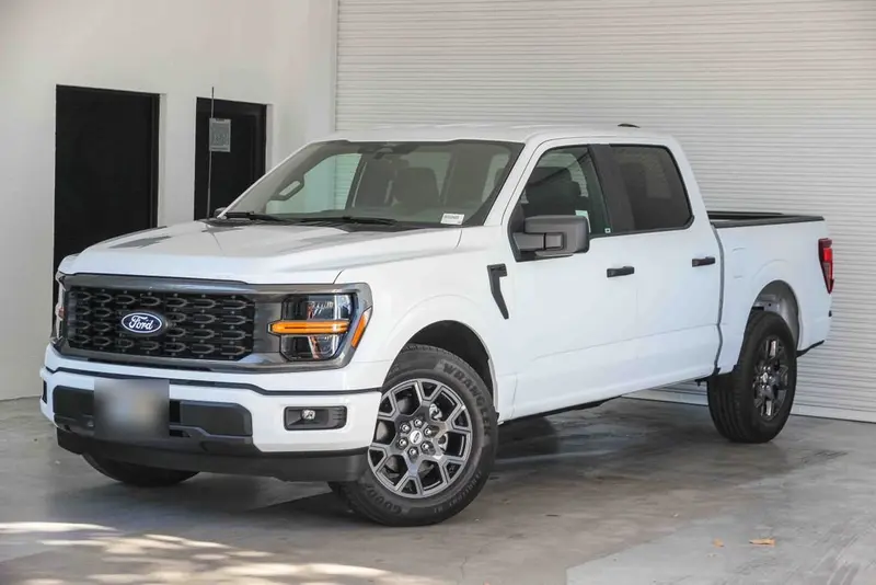 2026 Ford F-150 STX SuperCrew 5.5' Box RWD Oxford White