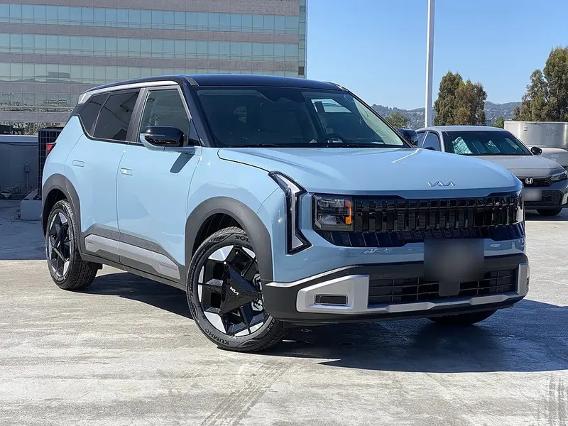 2027 Kia Seltos S FWD Frost Blue