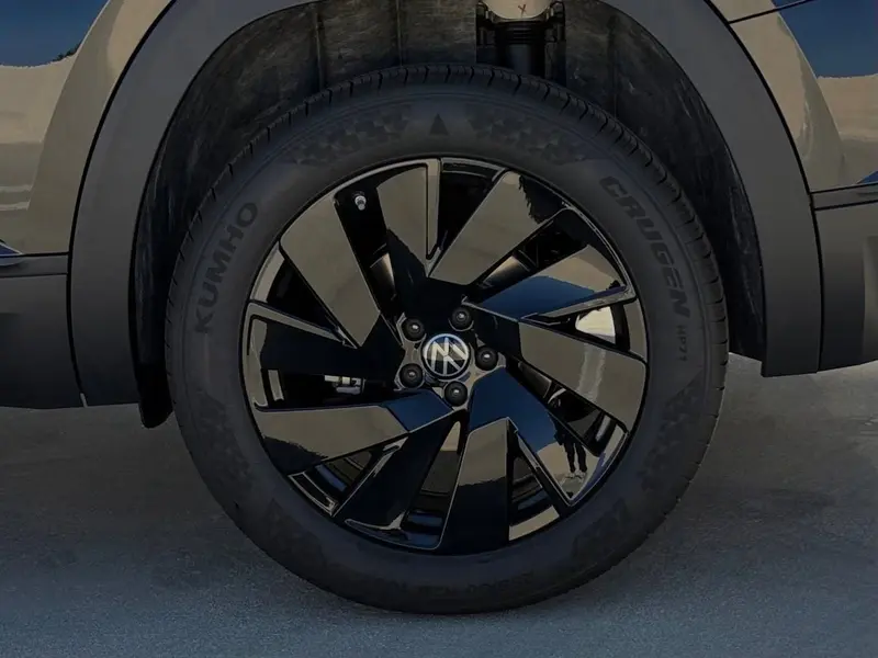 2026 Volkswagen Atlas 2.0T SE w/Technology FWD, dealer photo of this configuration